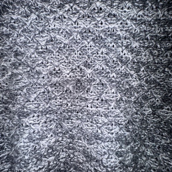 Abercrombie & Fitch Cozy Gray cropped Knit Sweater zipper sides. Size M GUC - Picture 2 of 11